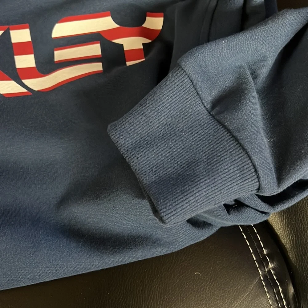 NWT Oakley Hoodie - Picture 3 of 9
